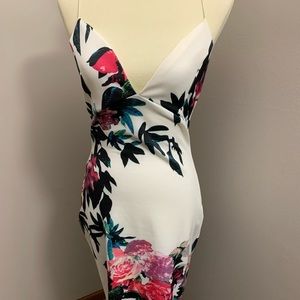 ✨FLORAL BODYCON DRESS✨
